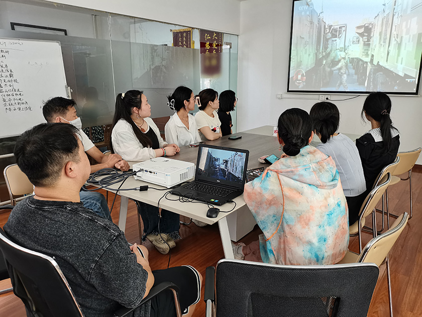 蘇州世麥德電子有限公司員工觀看九三閱兵，弘揚愛國主義精神